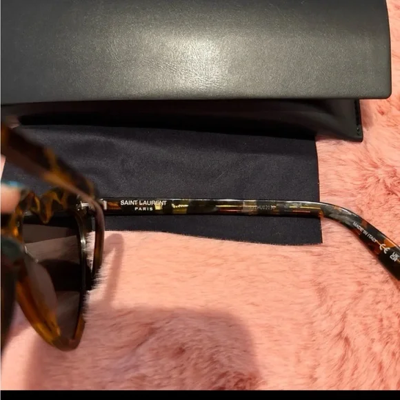 Heart-Shaped Tortoise Shell Sunglasses - Picture 5 of 6